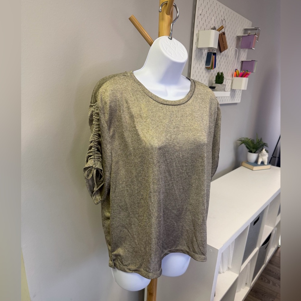NWT Nicole Miller Gold Metallic Women's Short Sleeve Top Size XL